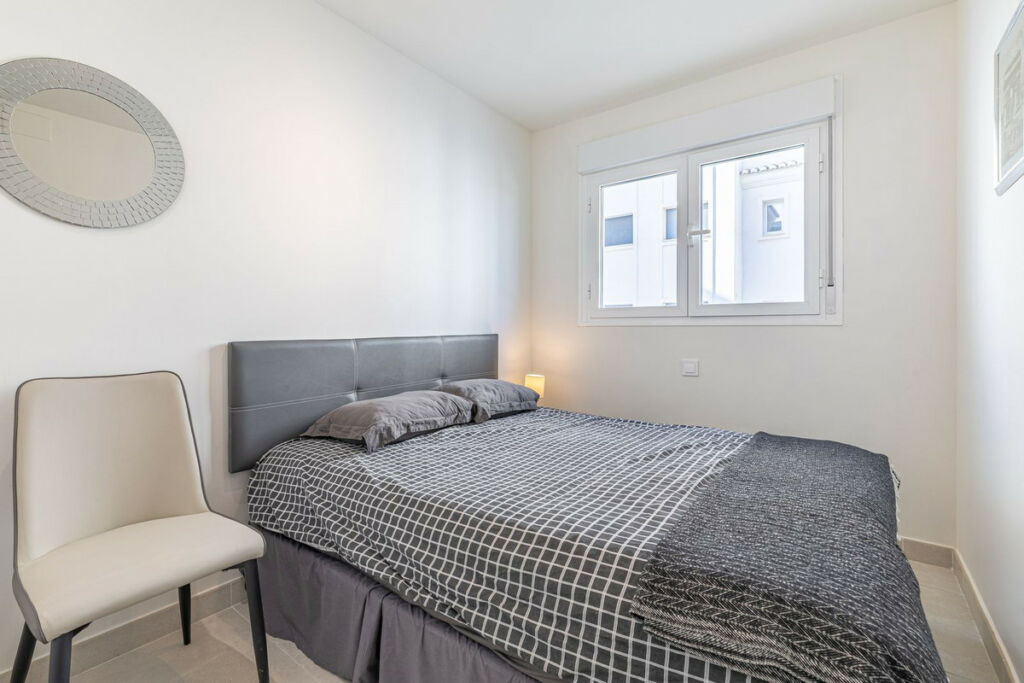Middle Floor Apartment Estepona Málaga - image 18