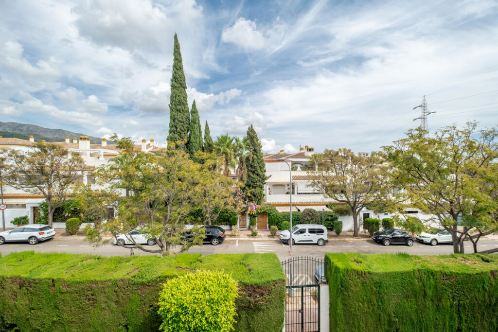 Middle Floor Apartment The Golden Mile Málaga - image 18