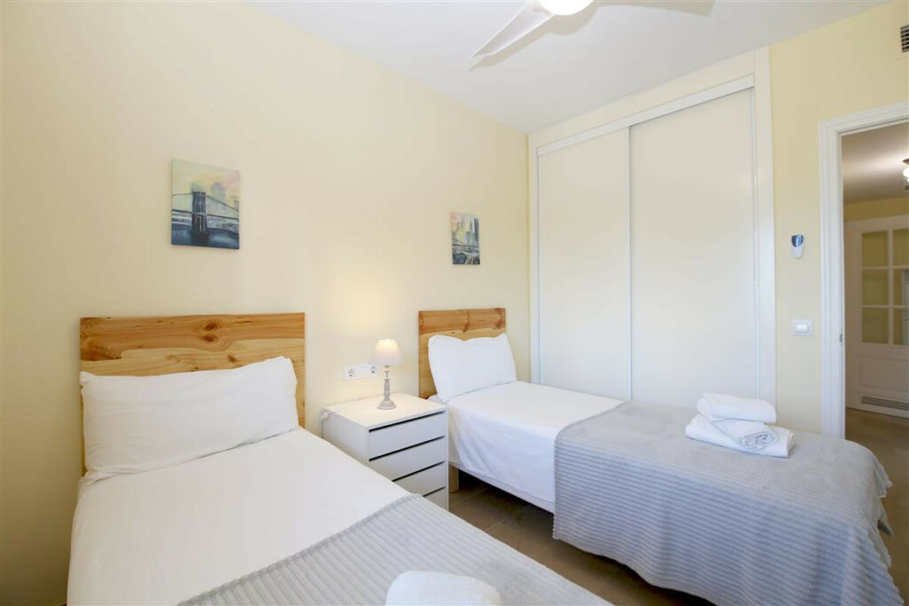 Middle Floor Apartment Estepona Málaga - image 18