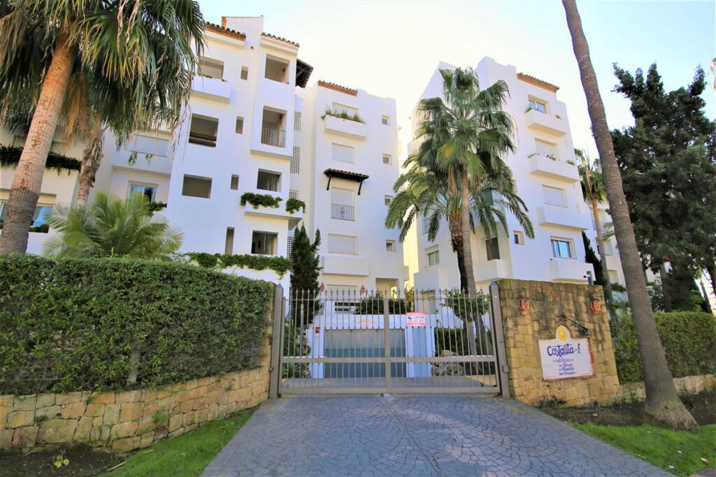 Middle Floor Apartment Estepona Málaga - image 18