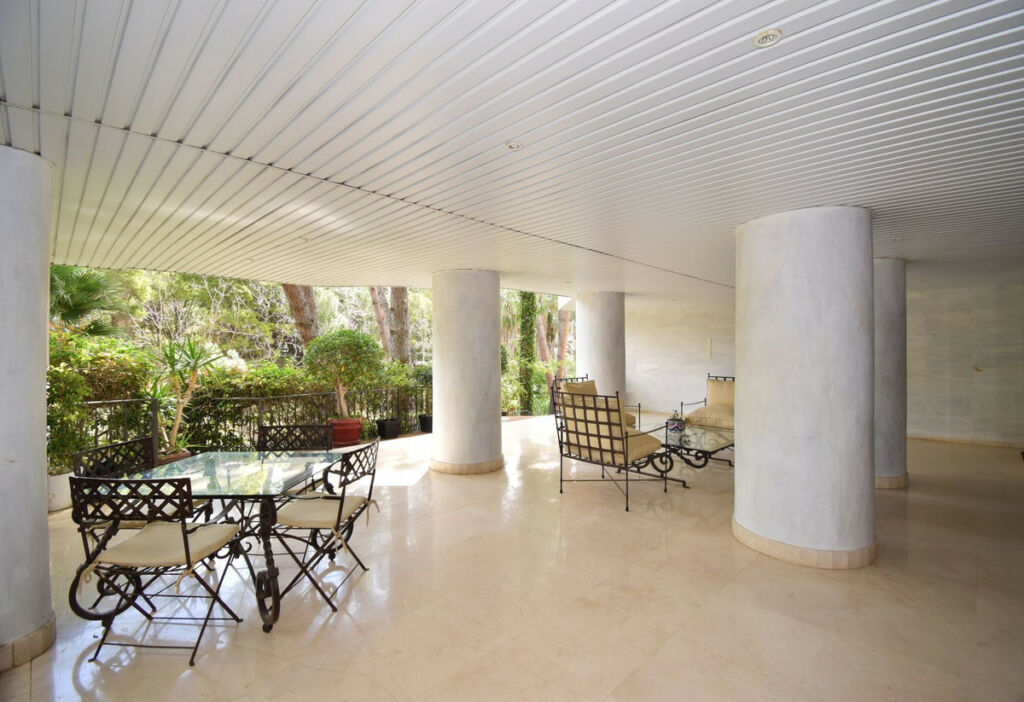 Middle Floor Apartment The Golden Mile Málaga - image 18