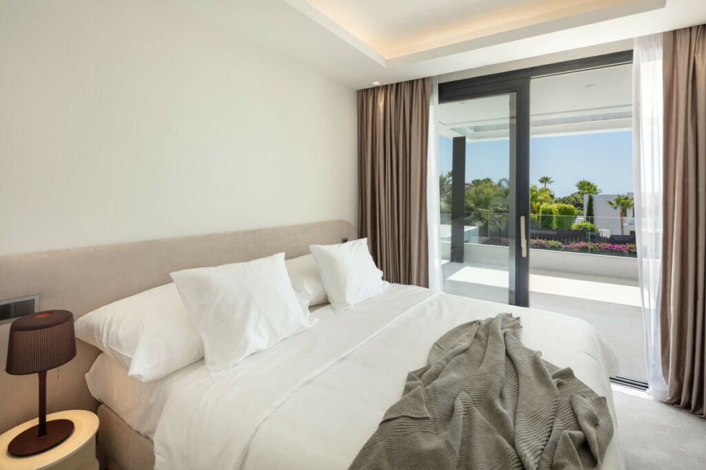 Detached Villa Nueva Andalucía Málaga - image 18