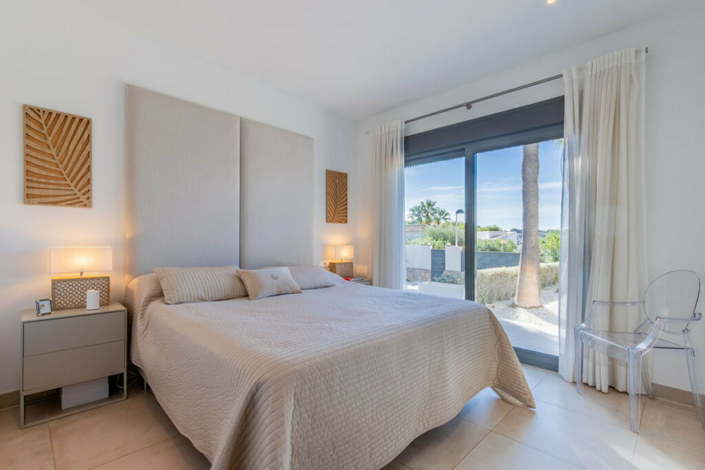 Detached Villa Moraira Alicante - image 18