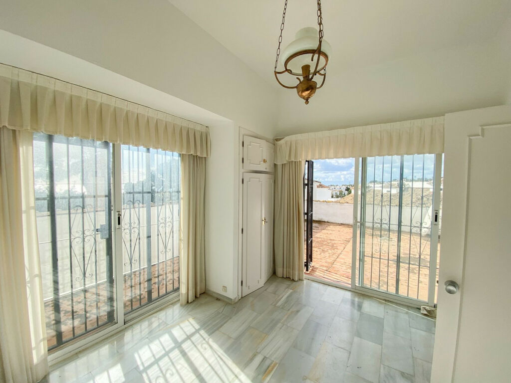 Detached Villa Calahonda Málaga - image 18