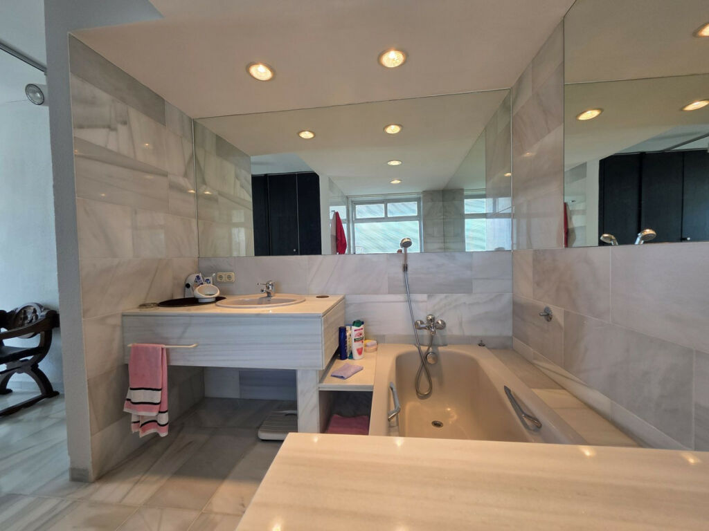 Middle Floor Apartment Marbella Málaga - image 18