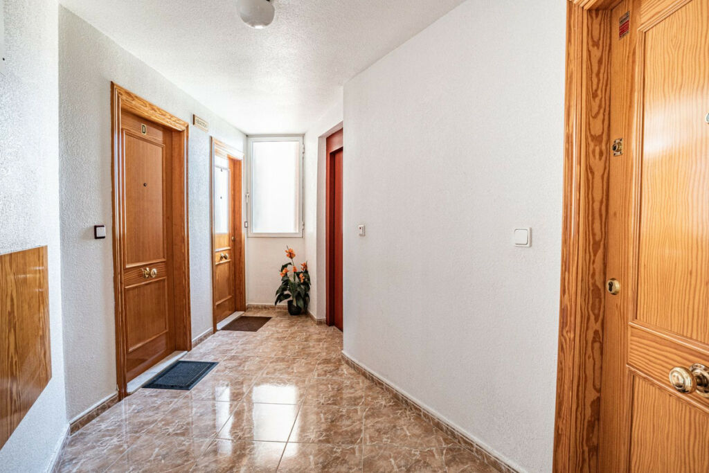 Middle Floor Apartment Torrevieja Alicante - image 18