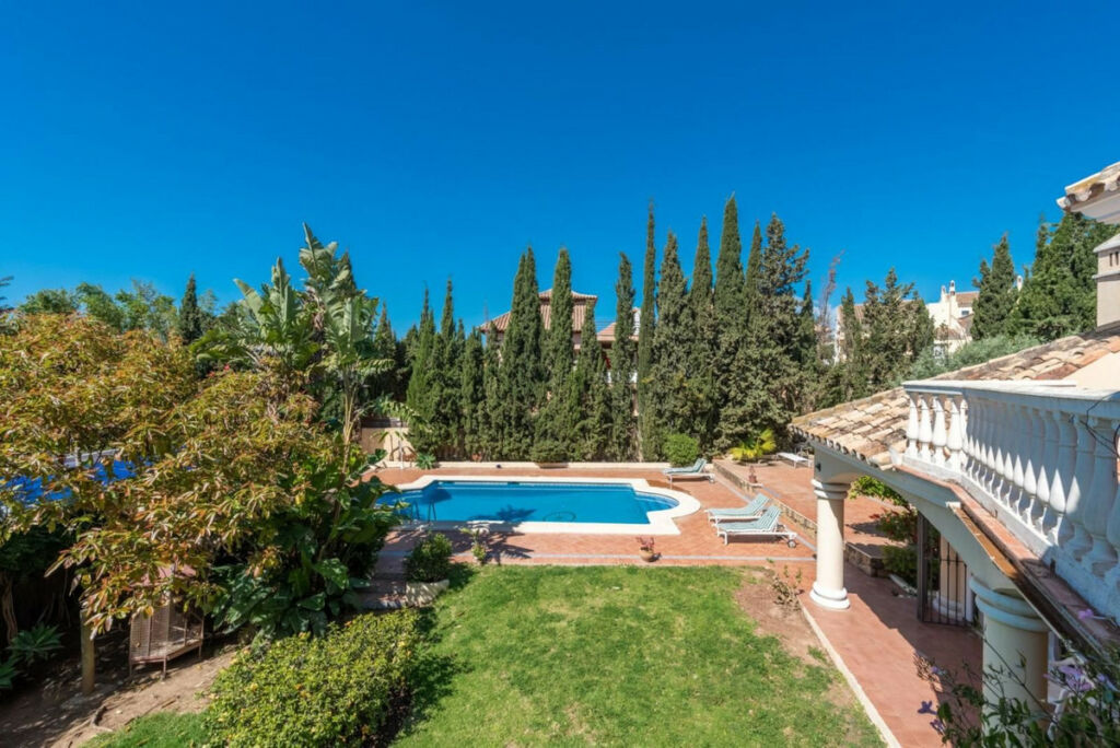 Detached Villa Marbella Málaga - image 11