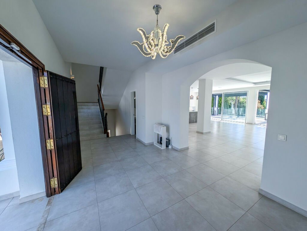 Detached Villa Nueva Andalucía Málaga - zdjęcie 18