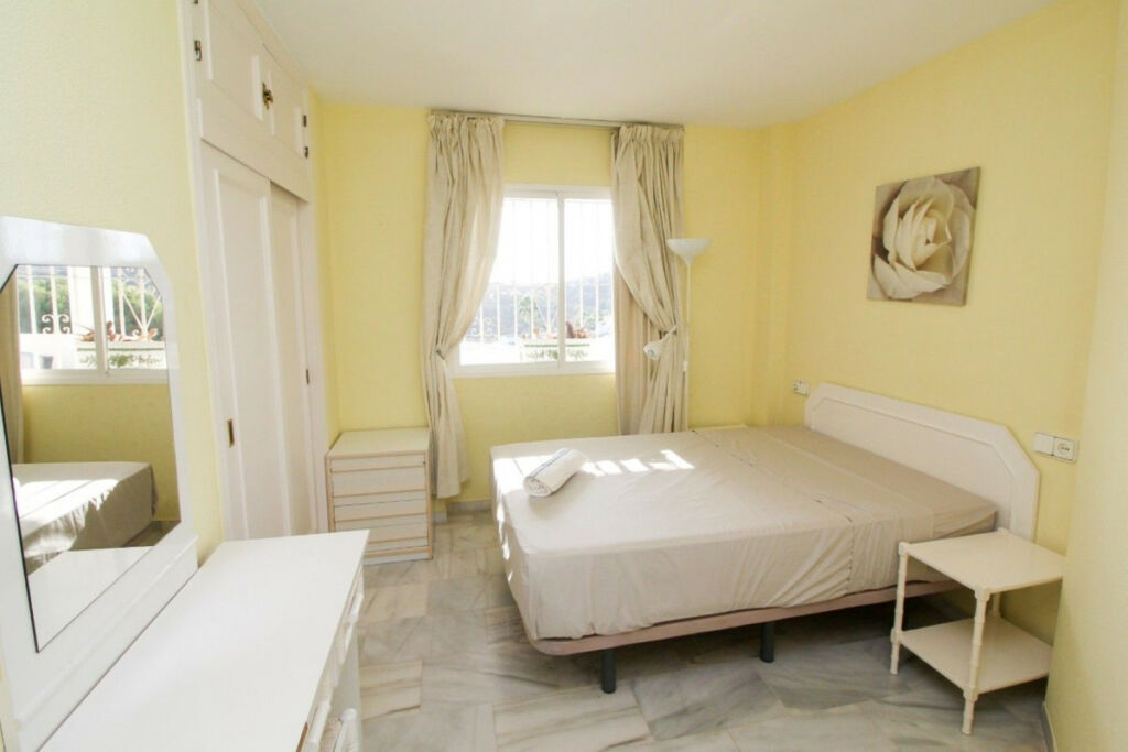 Middle Floor Apartment Calahonda Málaga - image 18