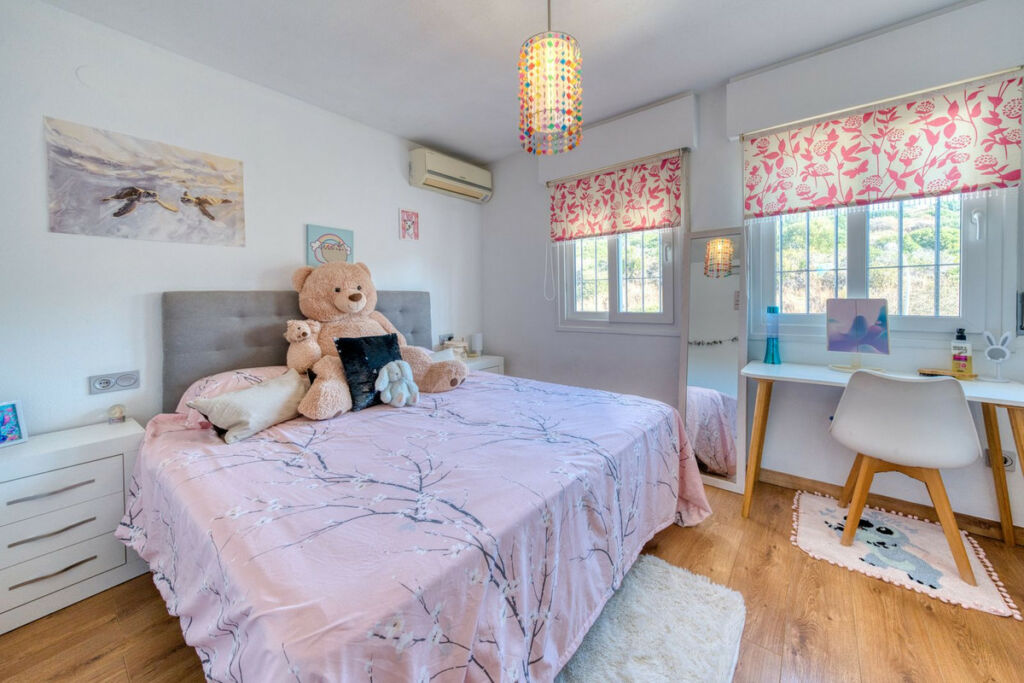 Townhouse La Duquesa Málaga - image 18