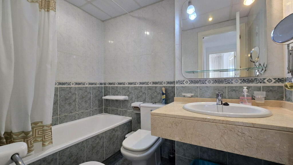 Middle Floor Apartment Nueva Andalucía Málaga - image 18
