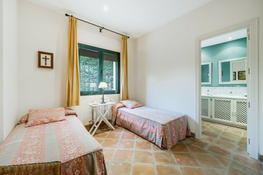 Detached Villa Sotogrande Cádiz - image 18