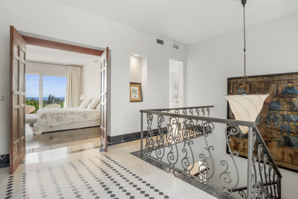 Detached Villa Nueva Andalucía Málaga - image 18