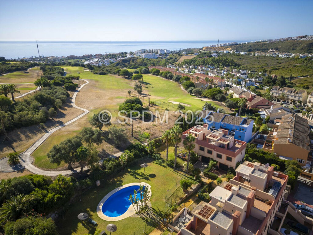 Townhouse La Duquesa Málaga - image 18
