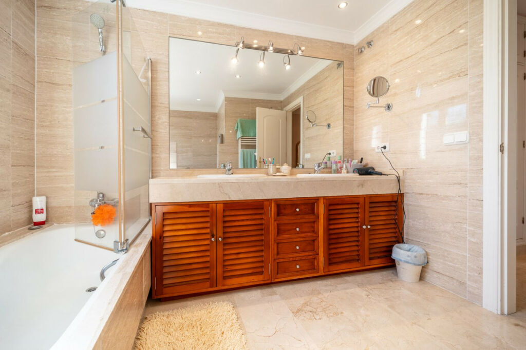 Semi-Detached House Elviria Málaga - image 18