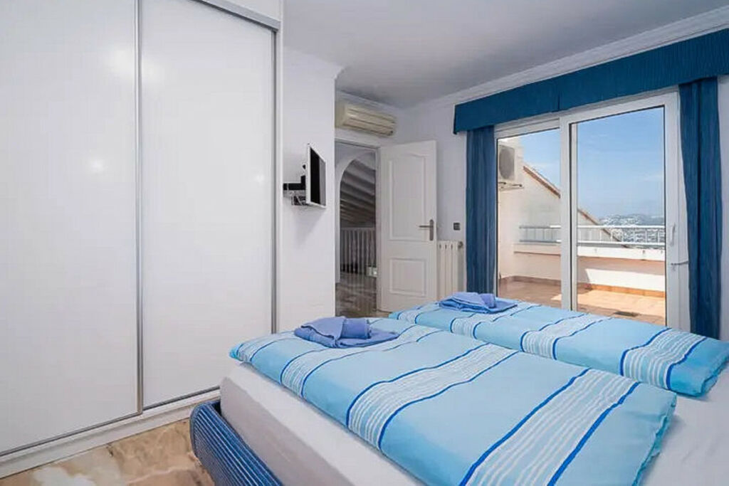 Detached Villa Moraira Alicante - image 18
