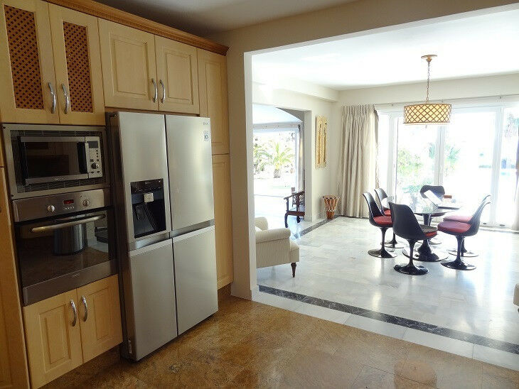 Detached Villa Estepona Málaga - image 17