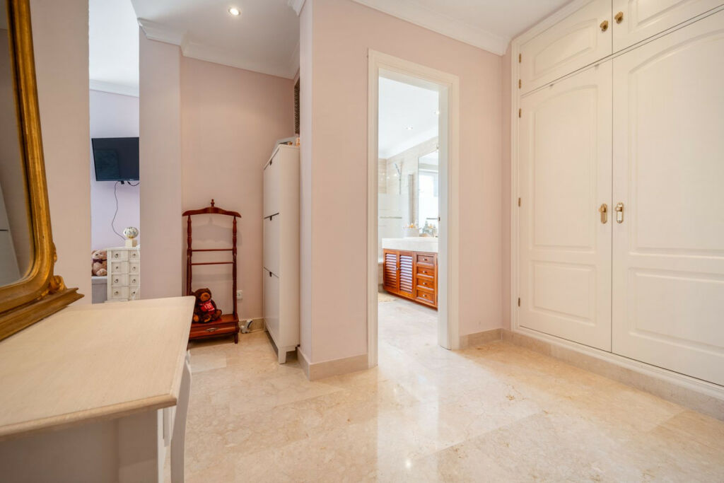 Semi-Detached House Elviria Málaga - image 19