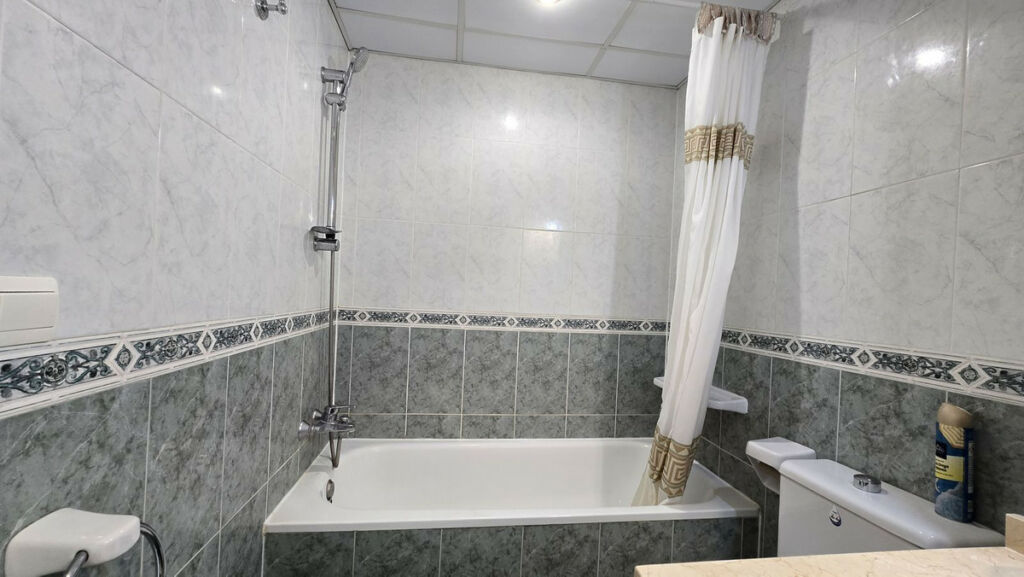 Middle Floor Apartment Nueva Andalucía Málaga - image 19