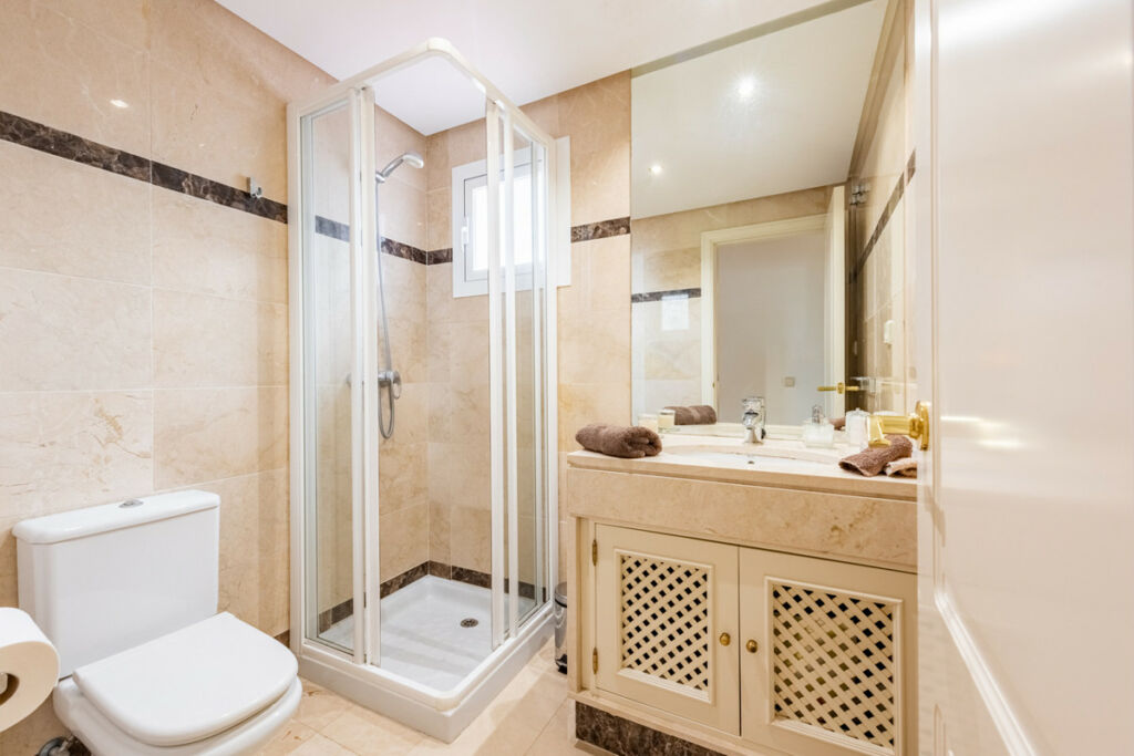 Ground Floor Apartment Puerto Banús Málaga - image 19