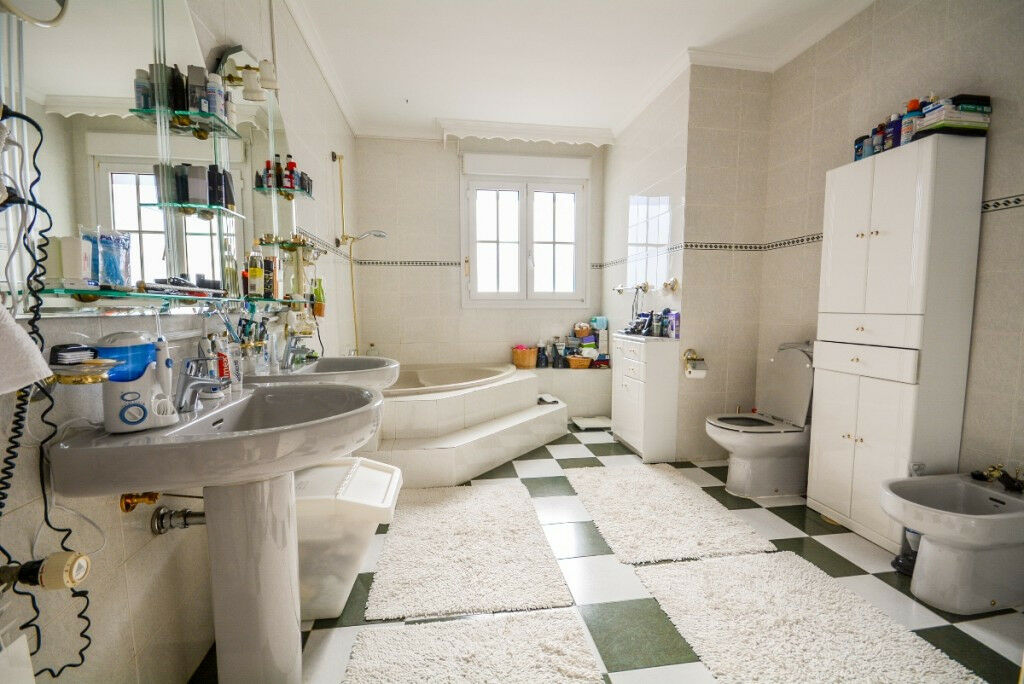 Detached Villa Estepona Málaga - image 19