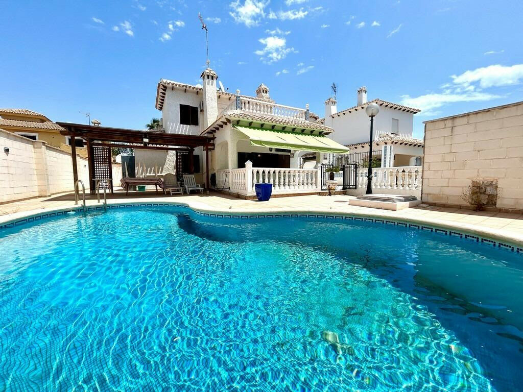 Detached Villa La Zenia Alicante - image 19