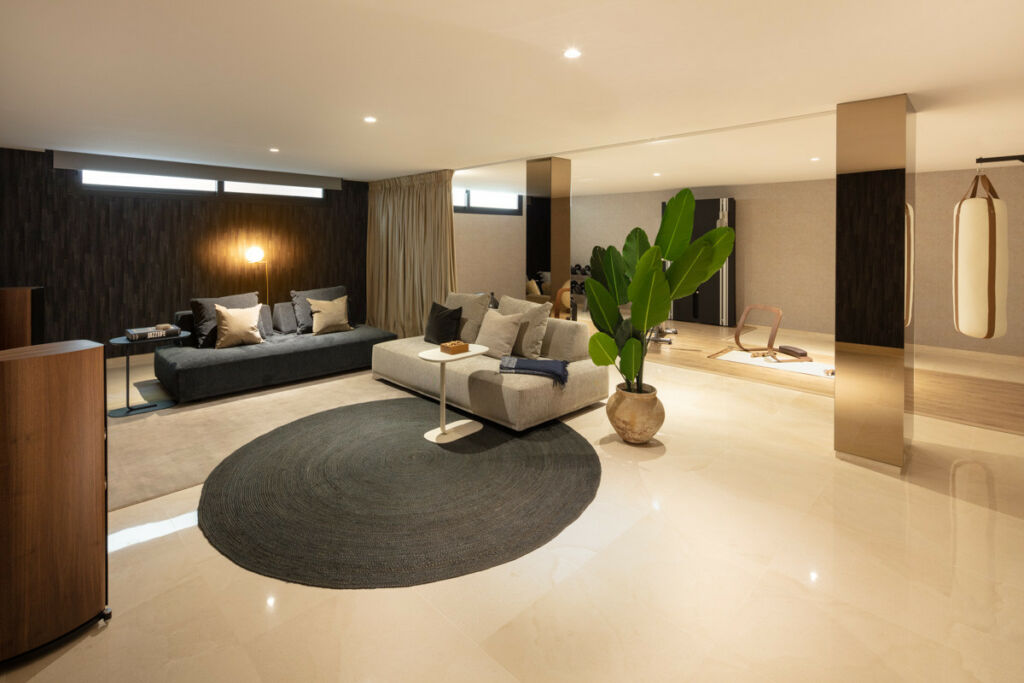 Detached Villa Nueva Andalucía Málaga - image 19