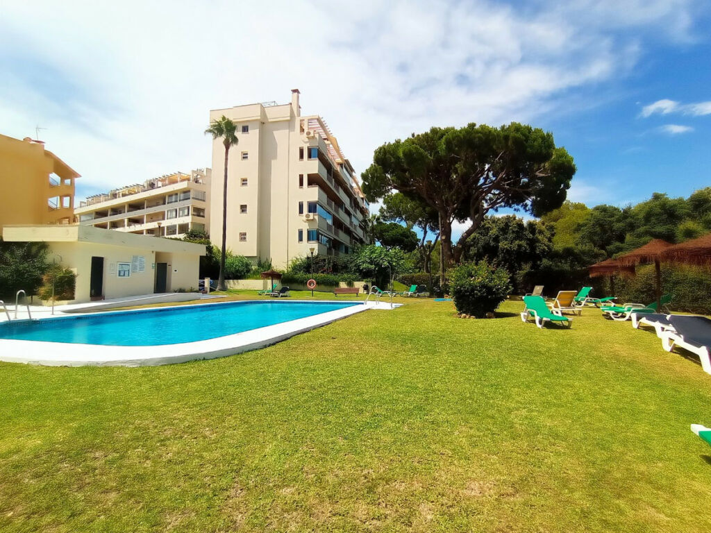 Middle Floor Apartment Calahonda Málaga - image 19