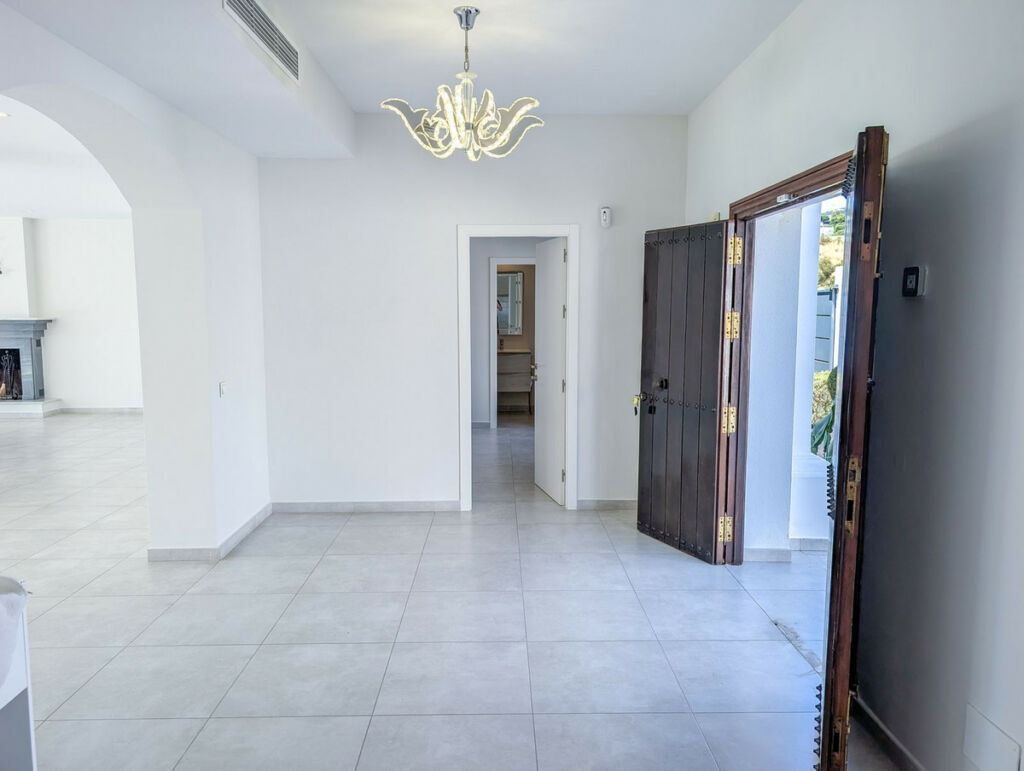 Detached Villa Nueva Andalucía Málaga - zdjęcie 19