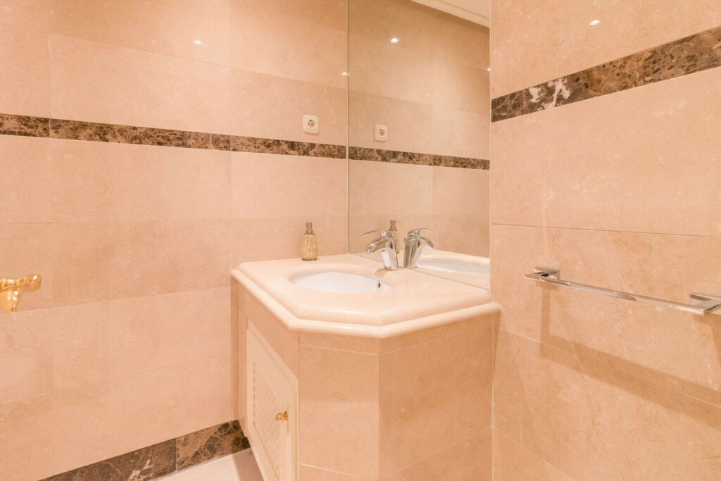 Middle Floor Apartment Nueva Andalucía Málaga - image 19
