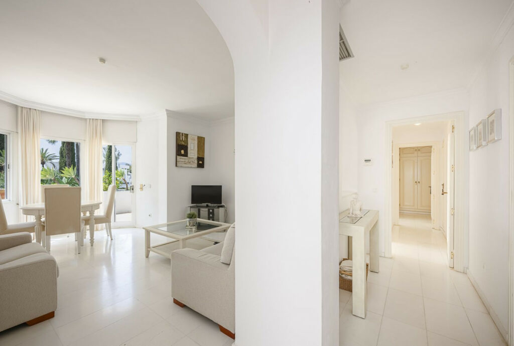 Middle Floor Apartment The Golden Mile Málaga - image 19