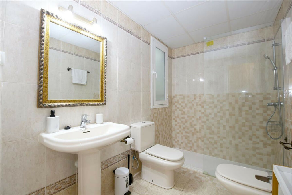 Middle Floor Apartment Estepona Málaga - image 19