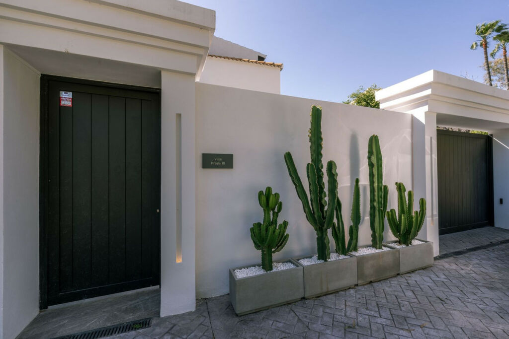 Detached Villa Nueva Andalucía Málaga - image 19