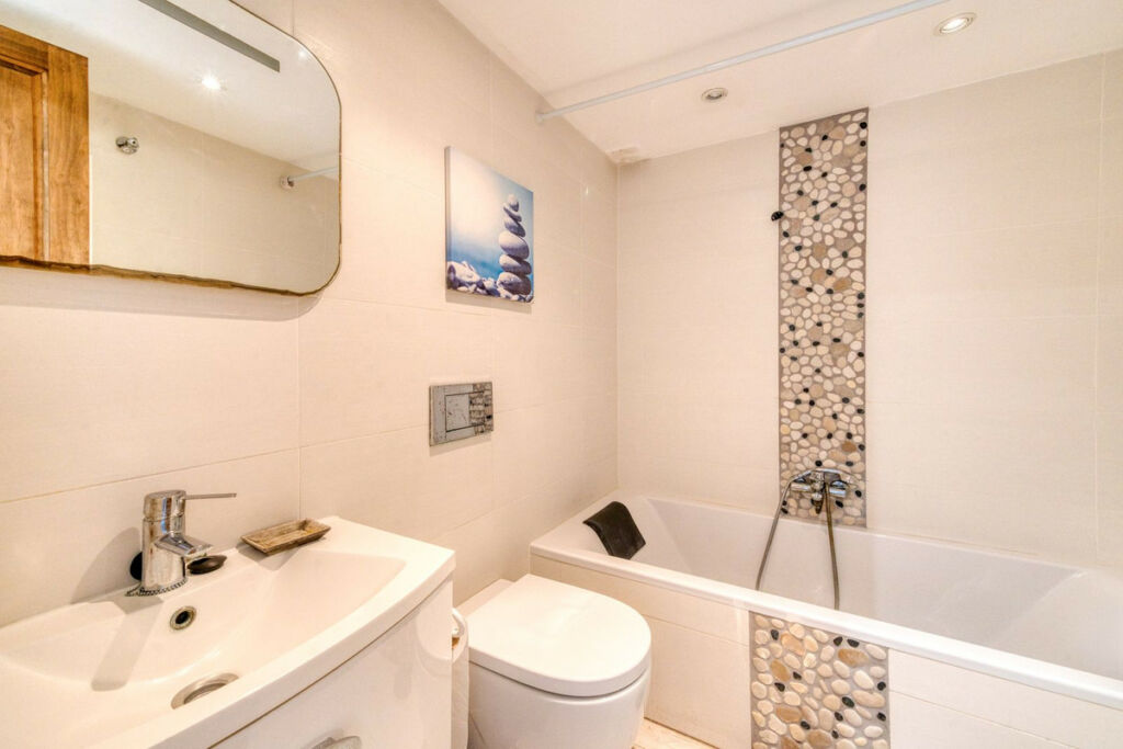 Townhouse La Duquesa Málaga - image 19