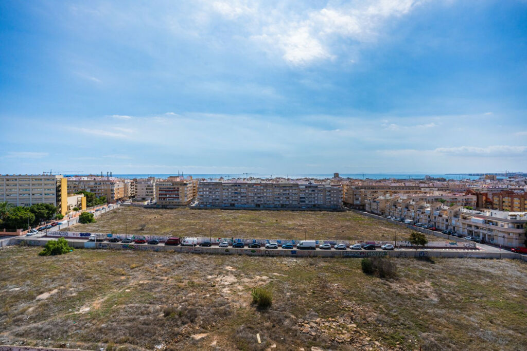 Middle Floor Apartment Torrevieja Alicante - image 19