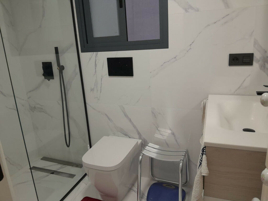 Middle Floor Apartment Torrevieja Alicante - image 19
