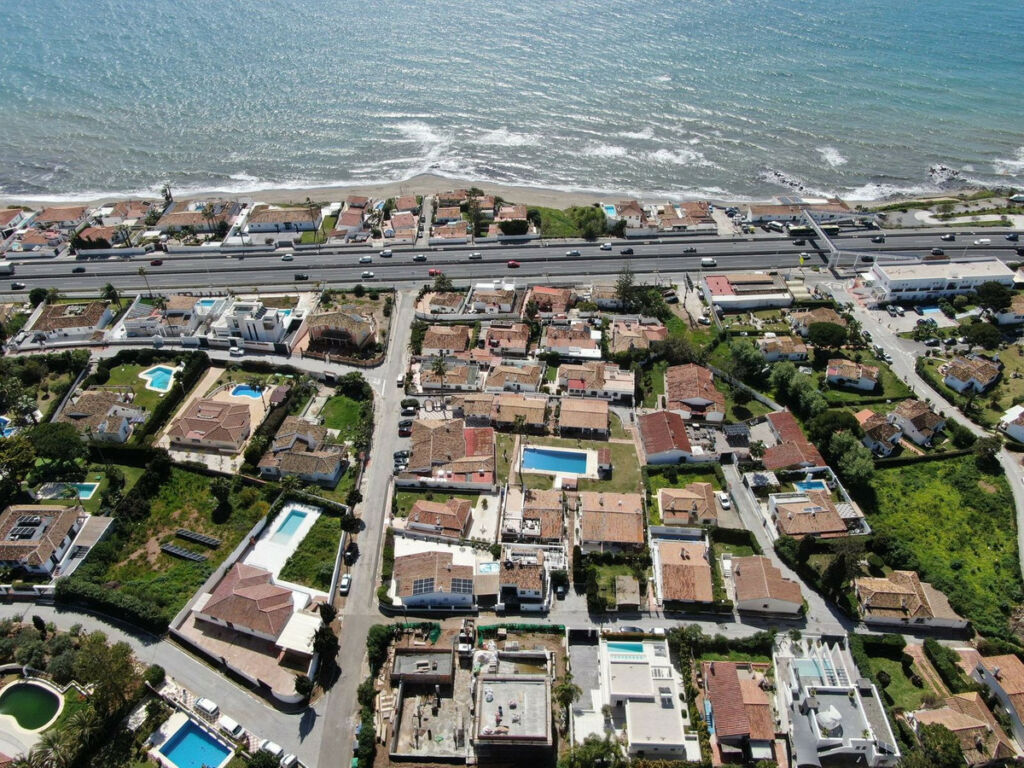 Detached Villa El Chaparral Málaga - image 19