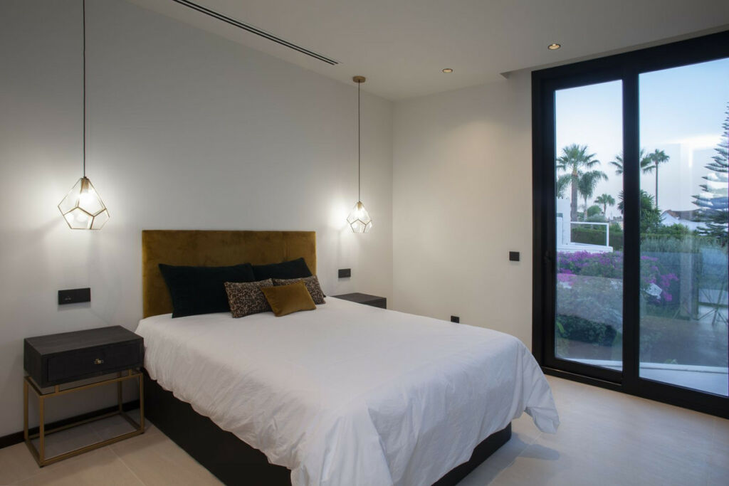Detached Villa Nueva Andalucía Málaga - image 19