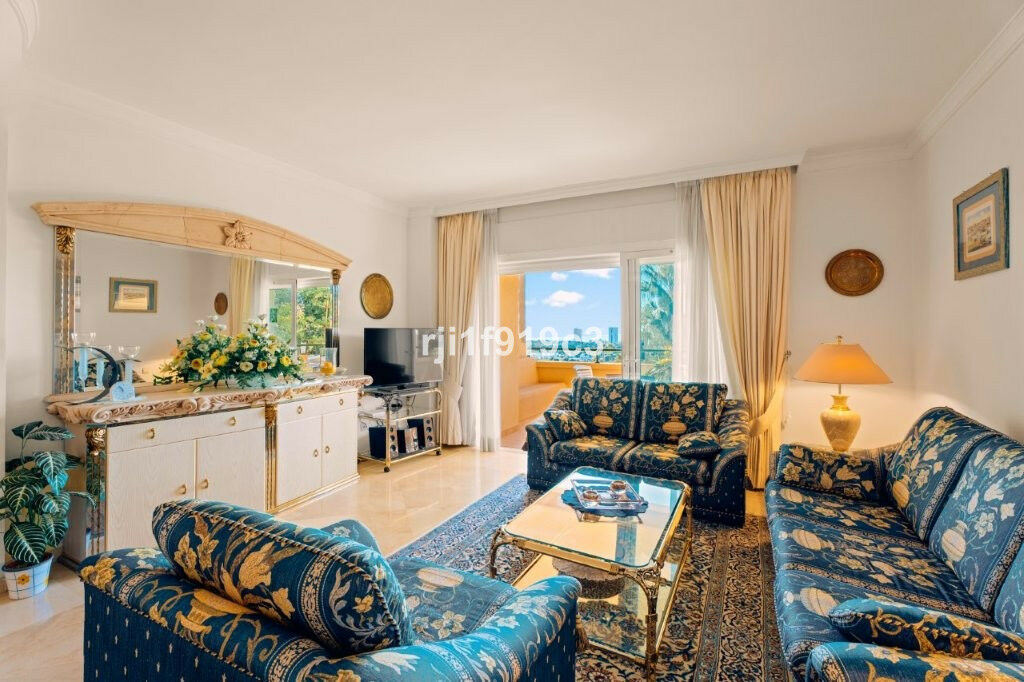 Middle Floor Apartment Elviria Málaga - image 19
