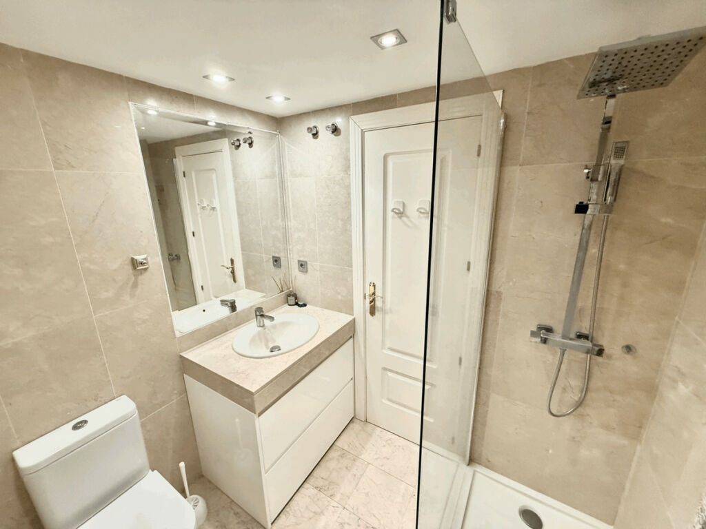 Middle Floor Apartment Nueva Andalucía Málaga - image 19