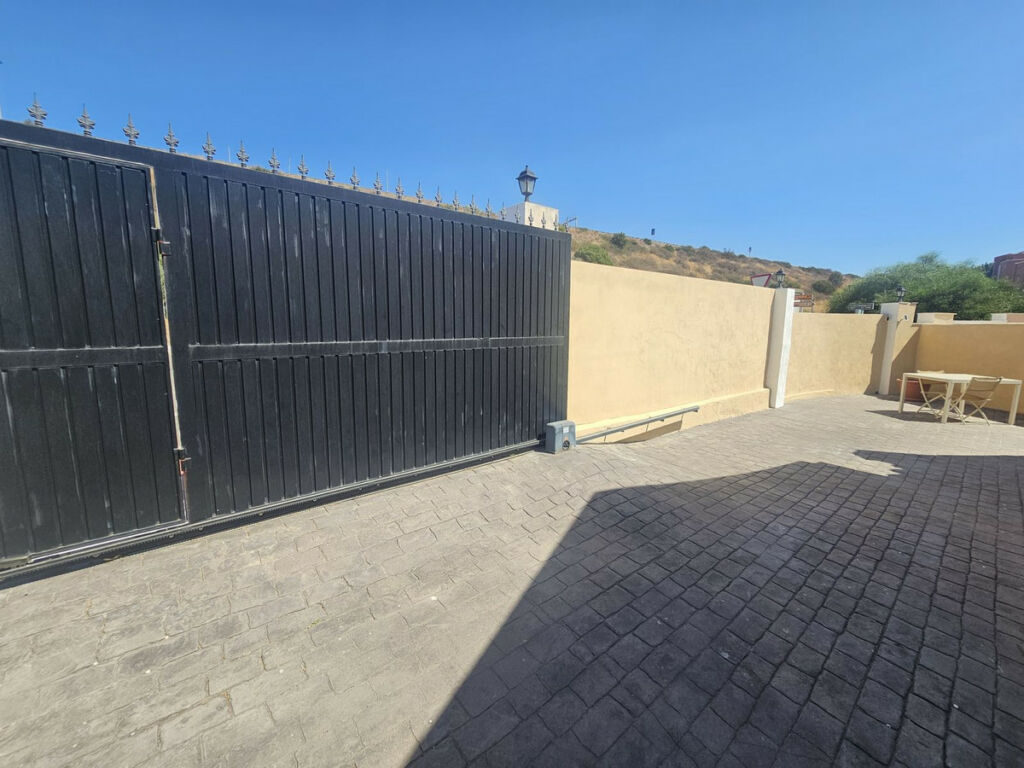 Semi-Detached House Riviera del Sol Málaga - image 19