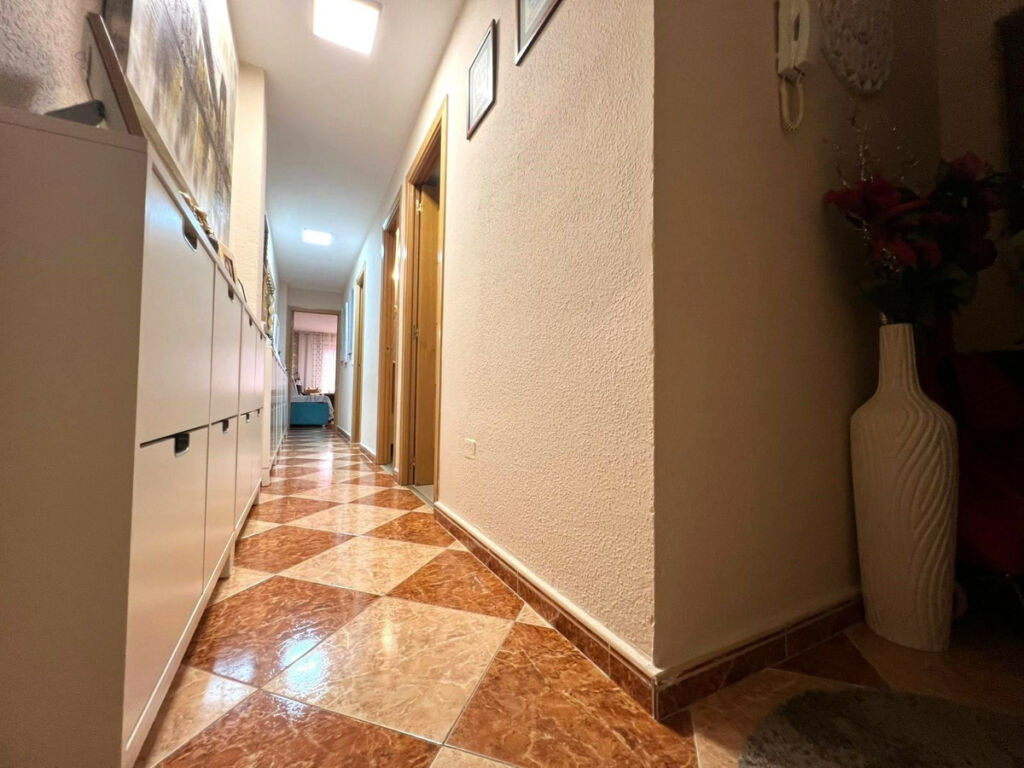 Middle Floor Apartment Torrevieja Alicante - image 19