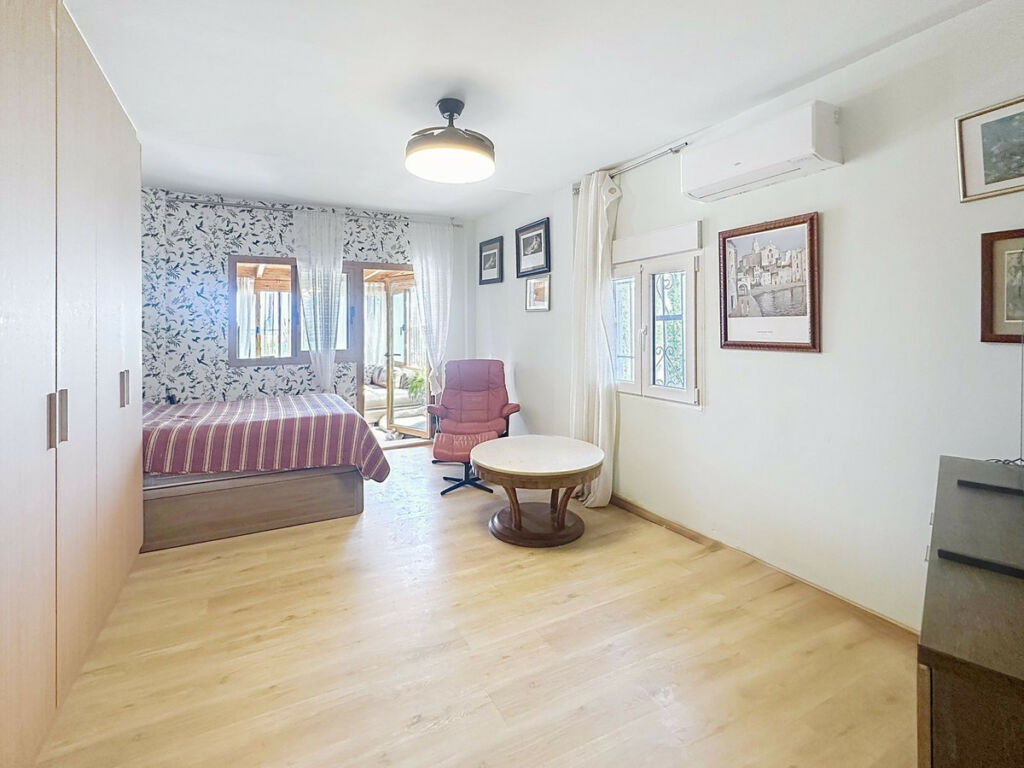 Detached Villa Estepona Málaga - image 19