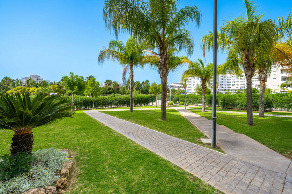Middle Floor Apartment Nueva Andalucía Málaga - image 19