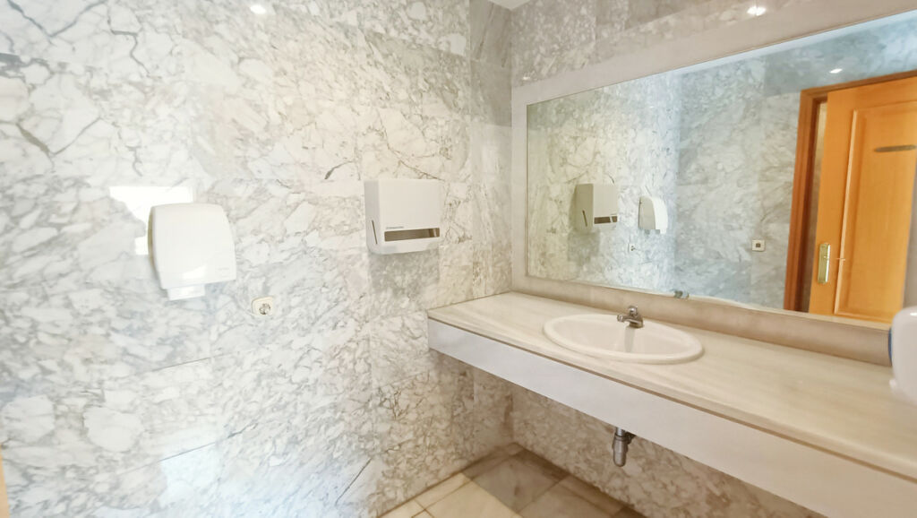 Office Puerto Banús Málaga - image 19