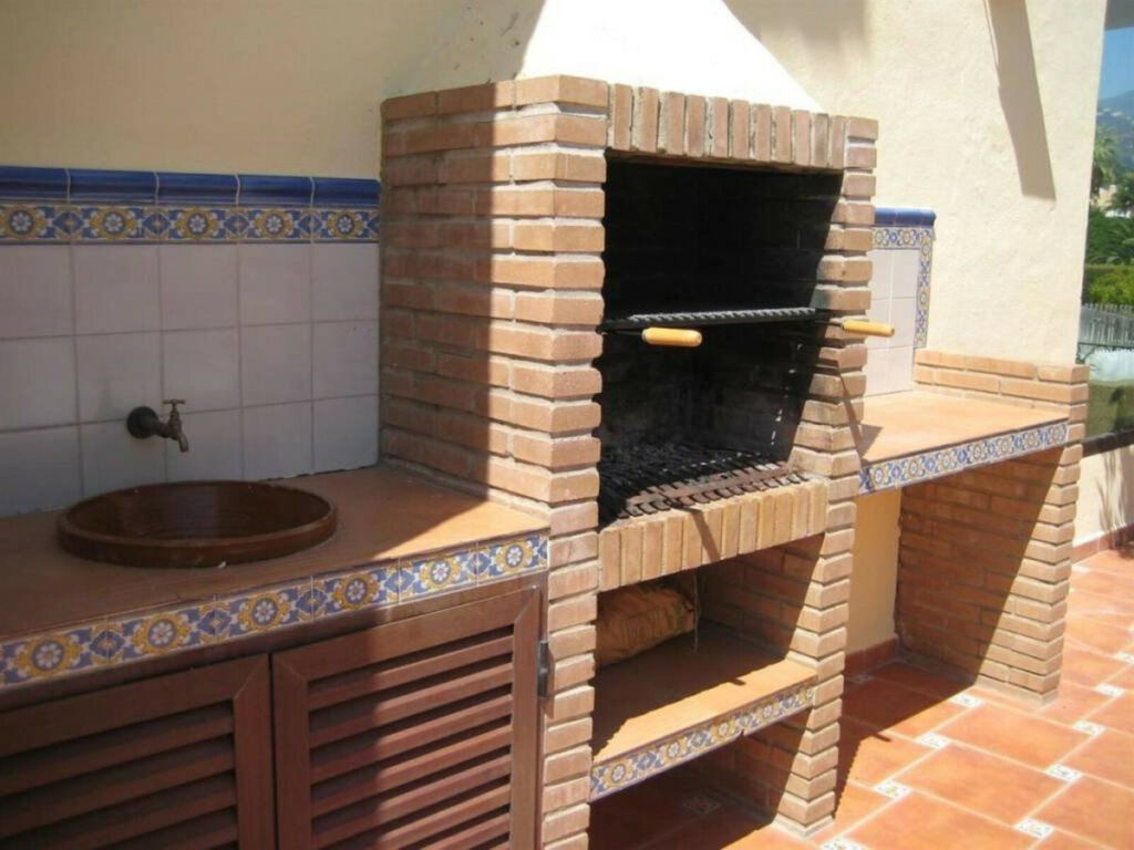 Detached Villa Nueva Andalucía Málaga - image 19