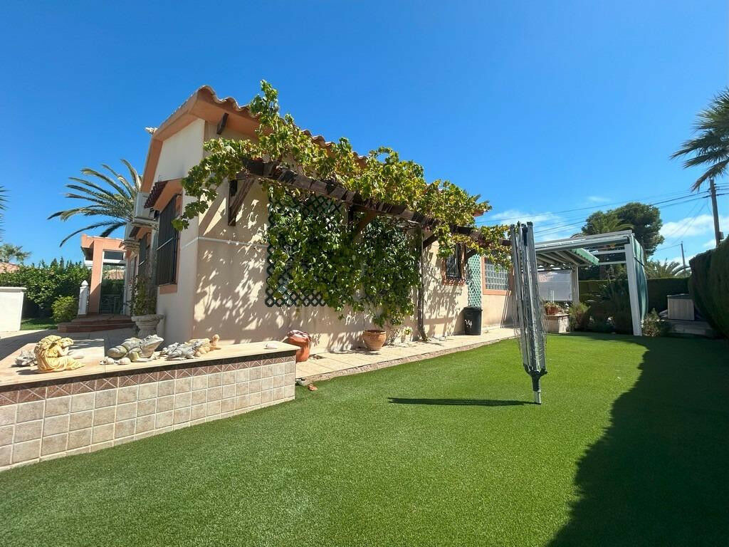 Detached Villa Cabo Roig Alicante - image 19