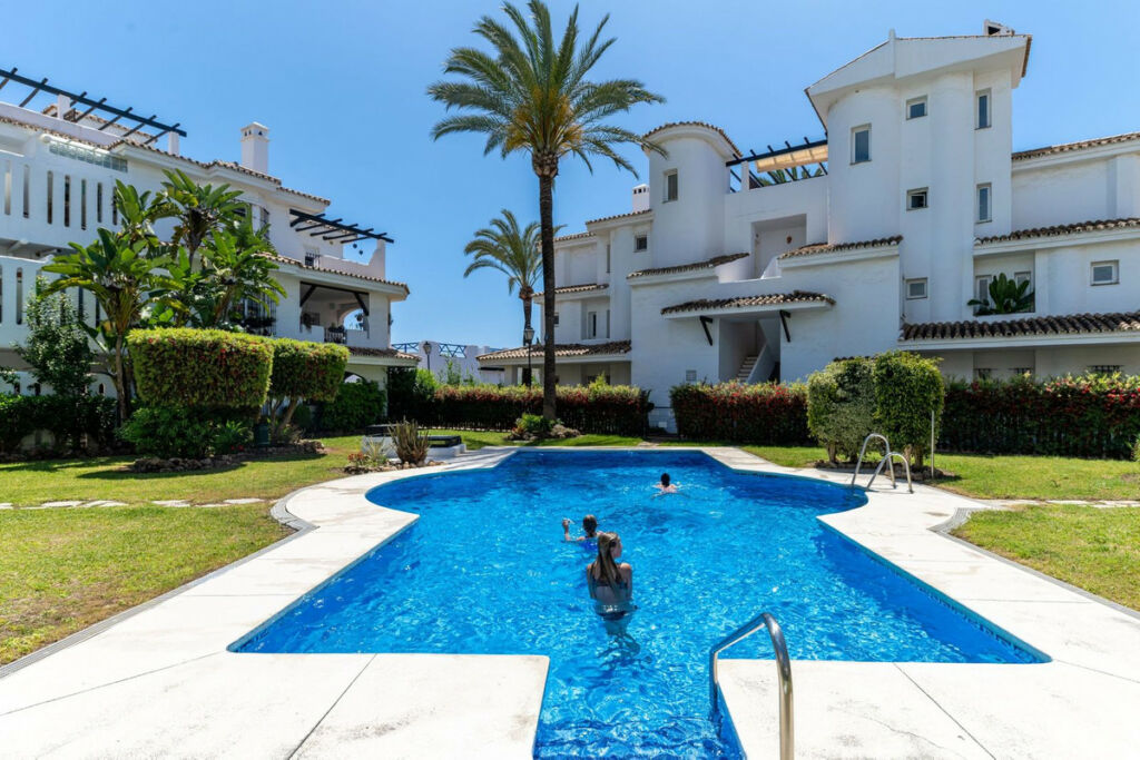 Middle Floor Apartment Nueva Andalucía Málaga - image 19