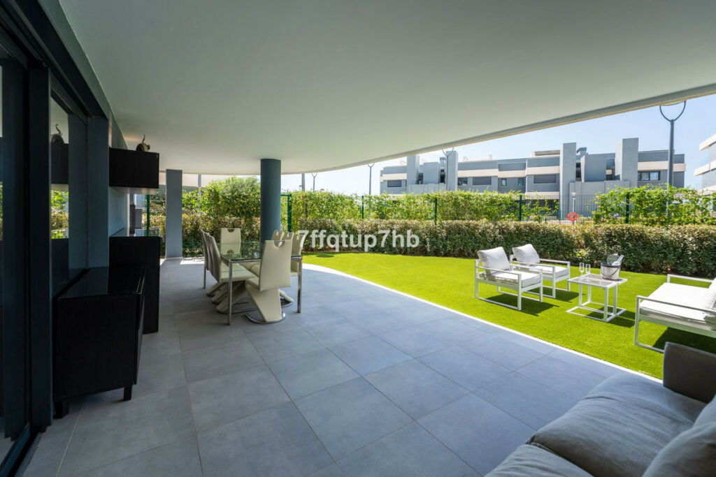 Ground Floor Apartment Estepona Málaga - image 2