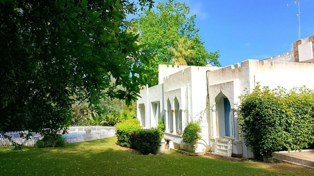 Detached Villa El Paraiso Málaga - image 2